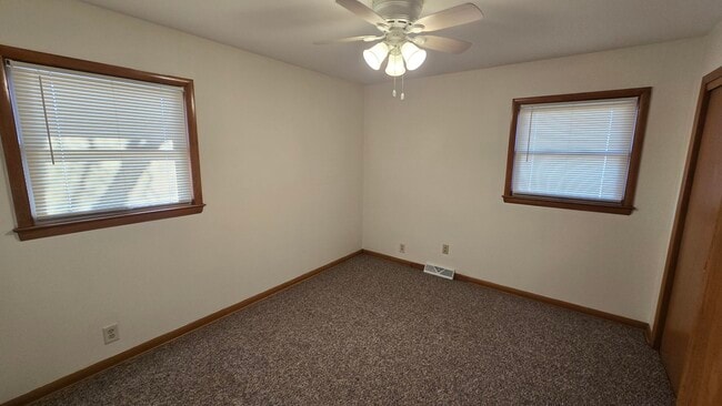 Building Photo - 11325 W Center St