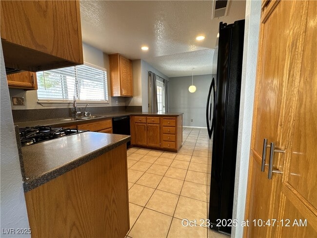 Building Photo - 2538 Wolverton Ave