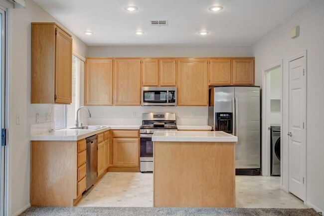 Building Photo - Beautiful 2-Story, 3-Bedroom Home in the H...