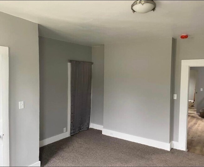 Building Photo - Elm/McDonald