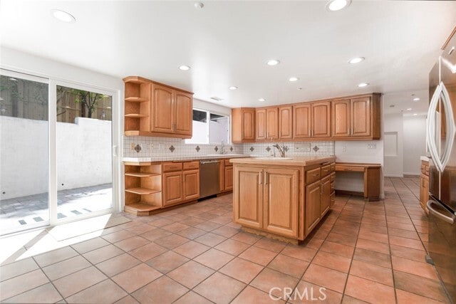 Building Photo - 2644 E Chevy Chase Dr