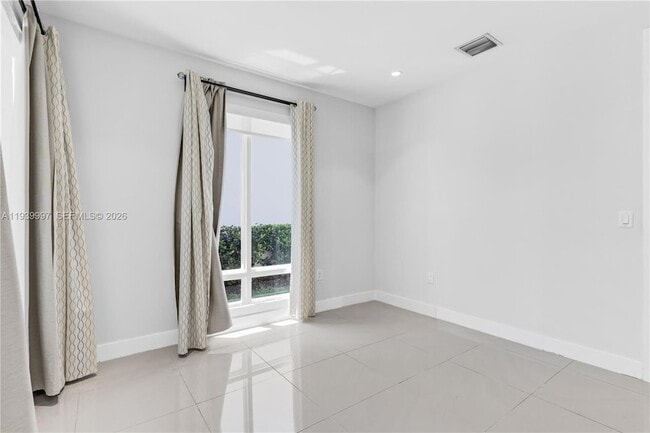 Building Photo - 6410 NW 105th Pl