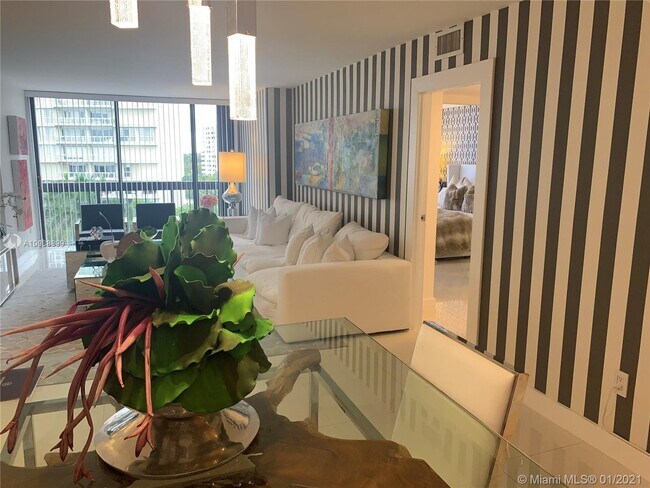 Building Photo - 2333 Brickell Ave