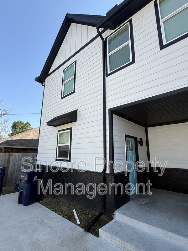 Building Photo - 2008 NW 27th St