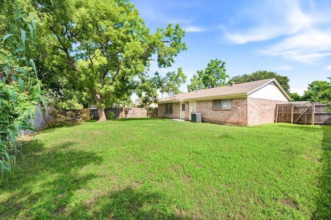Building Photo - 616 Reveille Rd