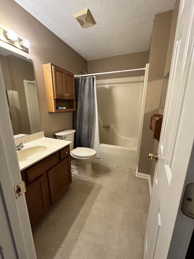 Building Photo - 499 Sivley Rd