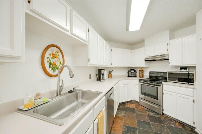 Building Photo - 1211 Gingerlily Cove