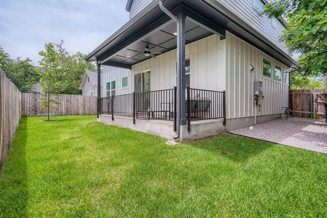 Building Photo - 1307 Cedar Ave