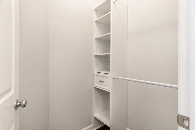 Building Photo - 200 N Ladd Ct