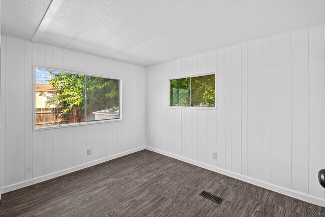 Building Photo - 5055 W. TULARE AVE SP 64 - 2 BEDROOM 1.5 BATH - MANUFACTURED HOME - SW VISALIA