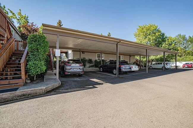 Building Photo - Unfurnished Two bedroom, Two bath Ground Floor Townhouse | Available June