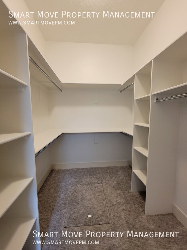 Building Photo - 2463 N Ashgrove Ln