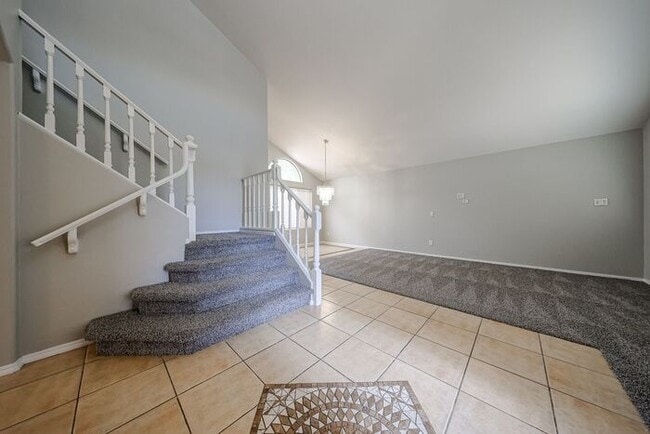 Building Photo - 5BD 3BA with Pool in West Chandler!