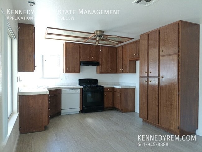 Building Photo - 1822 W Ave K9