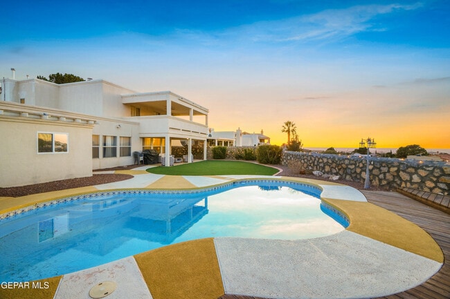Building Photo - 6205 La Posta Dr