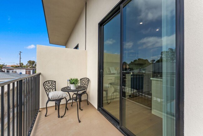 Building Photo - Charming-newly constructed, 2-Bed/2-Bath Home for Rent in San Diego! Only $3,995/mo!