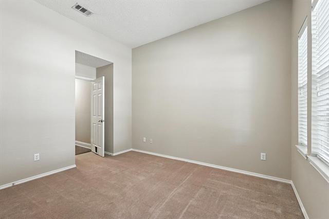 Building Photo - 2502 Blue Holly Dr