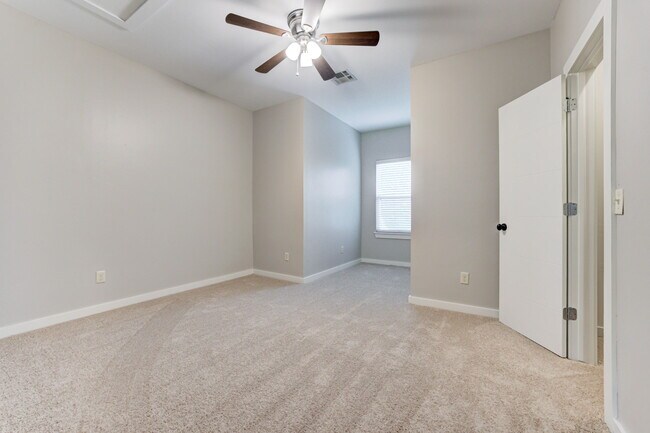 Building Photo - 600 NW 175th St