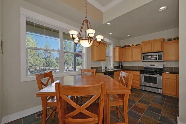 Building Photo - Eagle Crest Bunkhouse