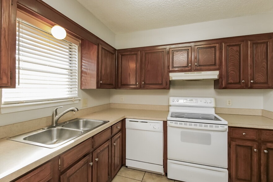 Building Photo - 1808 SE 13th St