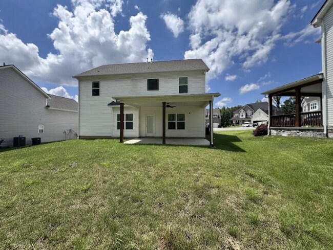Building Photo - Modern Living on Myrtle Ridge Lane!