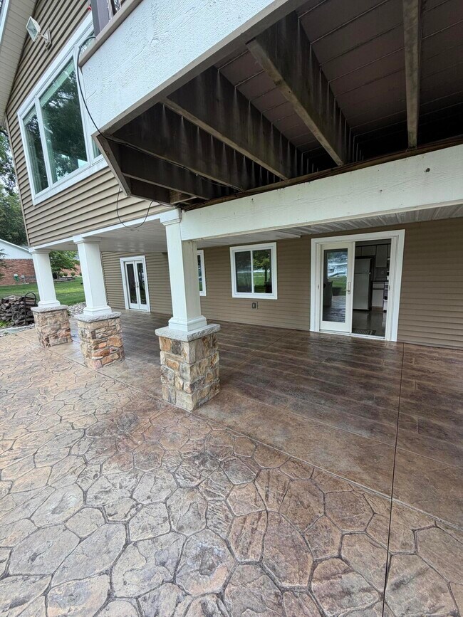 Building Photo - 250 Steves Scenic Dr