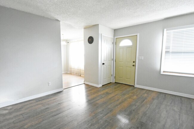 Building Photo - 30 Bayberry Ln