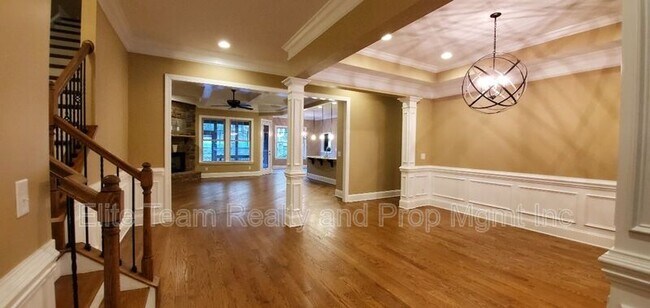Building Photo - 550 Cottonfield Cir