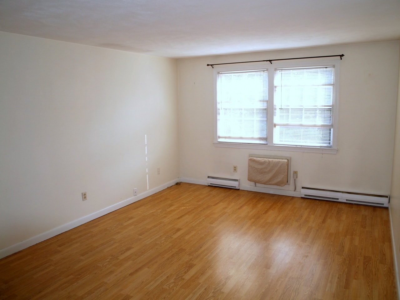 Building Photo - 17 Sinai Cir