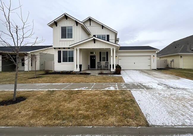 Building Photo - Welcome to this charming 3 bed 2.5 bath home with access to a community pool, just off Deer Flat ...