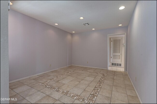 Building Photo - 601 Firedale Ln