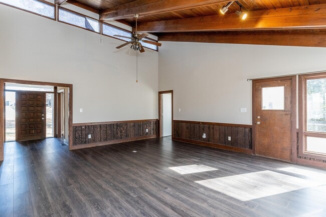 Building Photo - 624 Short Spoon Cir