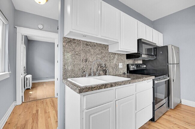 Building Photo - $1,500.00 - 1 Bed, 1 Bath, Condo in Denver...