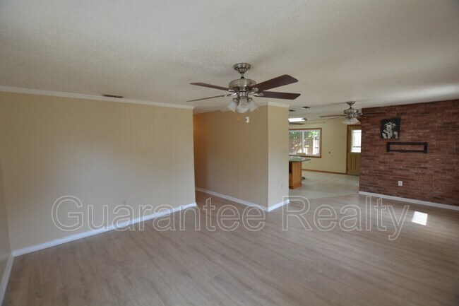 Building Photo - 541 Carey Pl