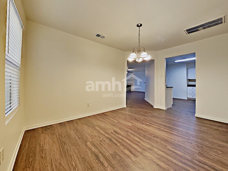 Building Photo - 1126 Deer Pass Drive