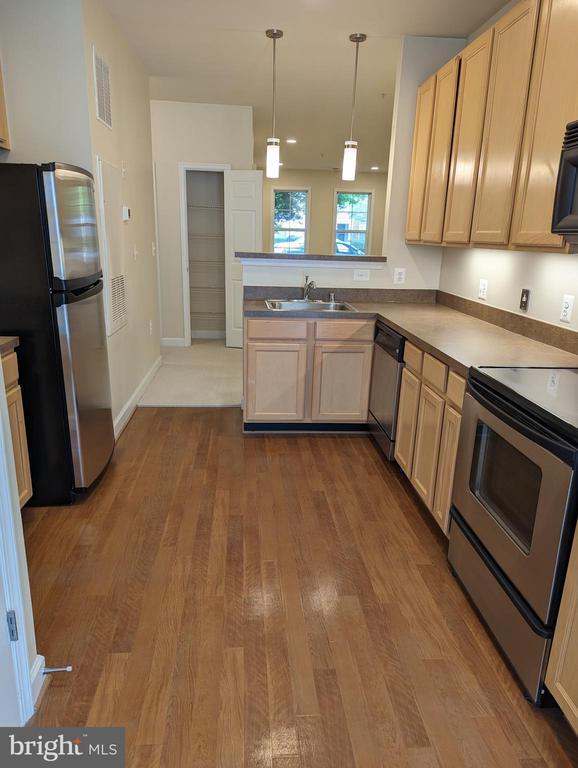 Building Photo - 42515 Hollyhock Terrace