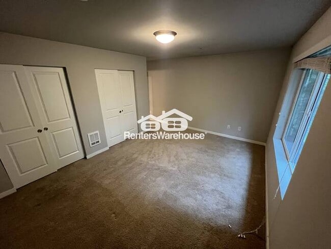 Building Photo - Spacious Townhome in Lynnwood Available Now!