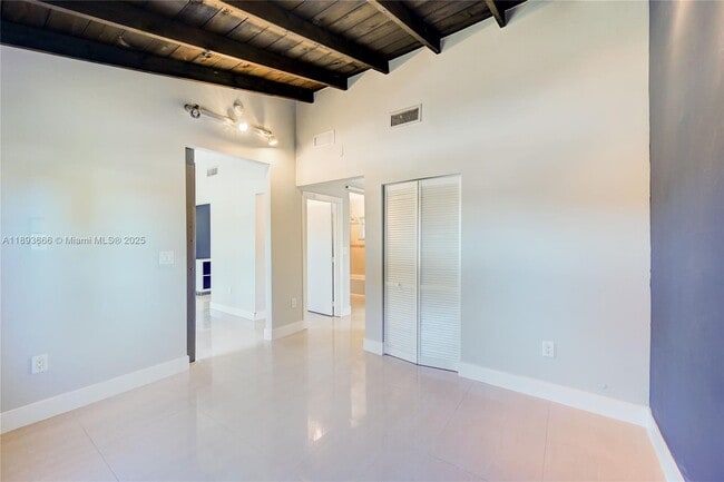 Building Photo - 4617 N Andrews Ave