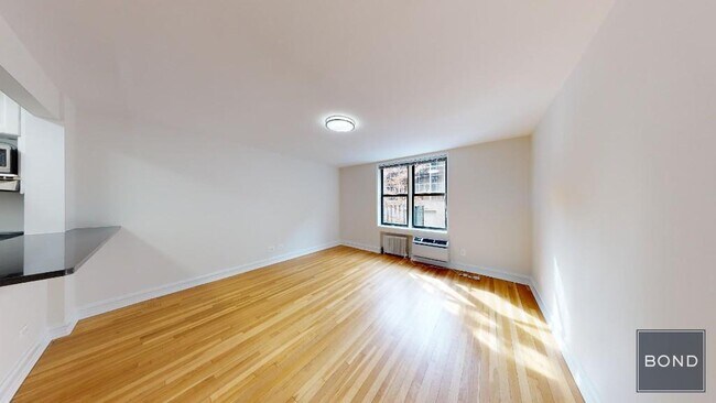 Primary Photo - 151 W 16th St