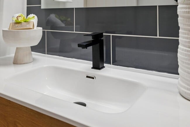 Building Photo - Updated Woodland Estates Home