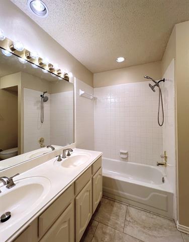 Building Photo - 705 Pine Lakes Dr
