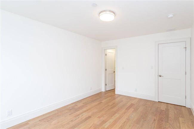 Building Photo - 121 Fisher Ave