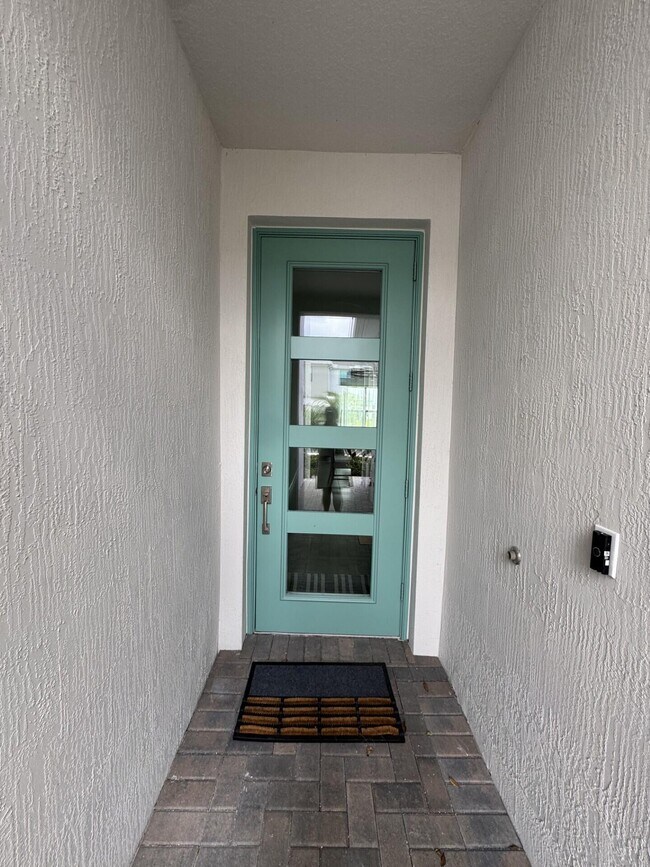 Building Photo - 14083 SW Thorens Dr