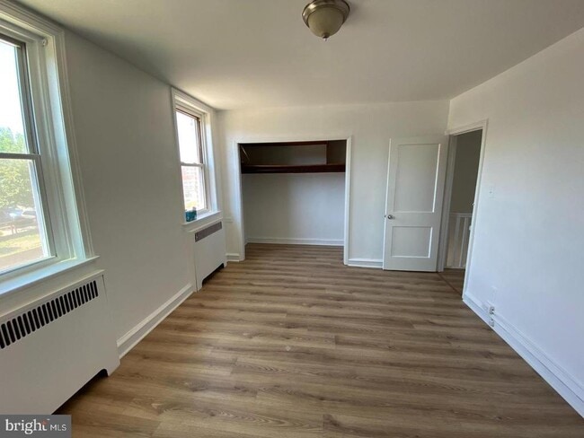 Building Photo - 6295 Kindred St