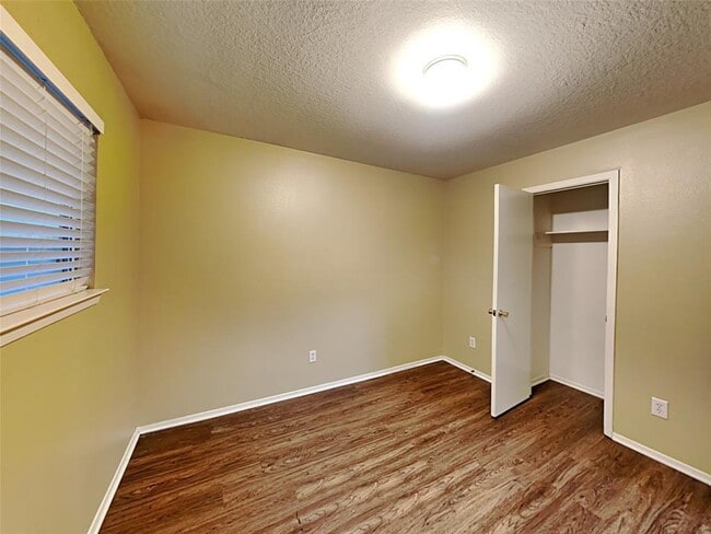 Building Photo - 6114 Elton Knolls St