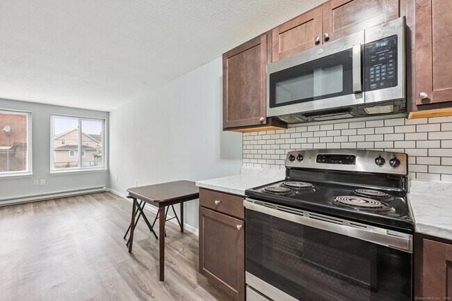 Building Photo - 356 Franklin Ave