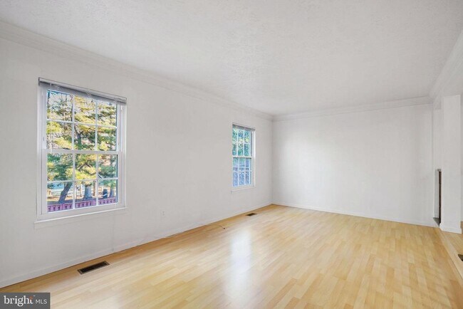 Building Photo - 6515 Field Master Dr