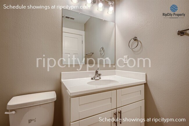 Building Photo - 6842 N Mears St