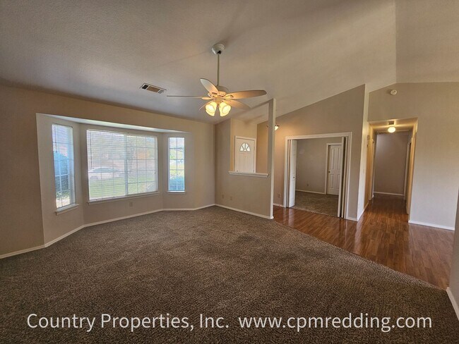 Building Photo - Light & Bright 3-Bedroom House in Ravenwood Subdivision Coming Available Early May!