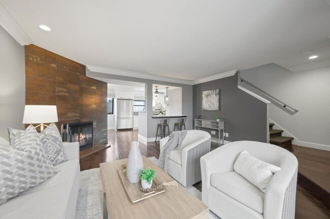 Building Photo - Immaculate 3 Bedroom 2.5 Bath Condominium ...